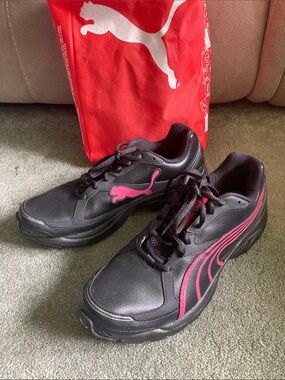 Puma Black Sneakers with Pink Logo and Stripes